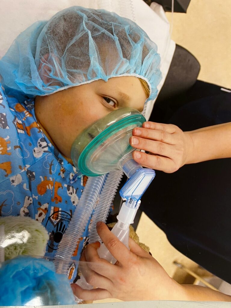 Tell-show-do-technique on the ward prior the surgery and on the operating table during a pediatric tour of the operating room.  